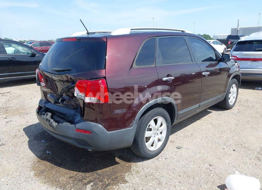 Photo 4 of 2012 Kia Sorento LX (VIN 5XYKT4A66CG221546)