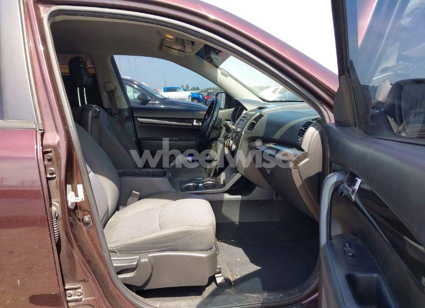 Photo 5 of 2012 Kia Sorento LX (VIN 5XYKT4A66CG221546)