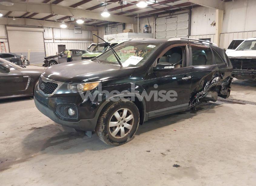 Photo 2 of 2012 Kia Sorento LX (VIN 5XYKT4A66CG276885)