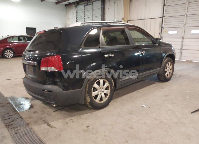 Photo 4 of 2012 Kia Sorento LX (VIN 5XYKT4A66CG276885)