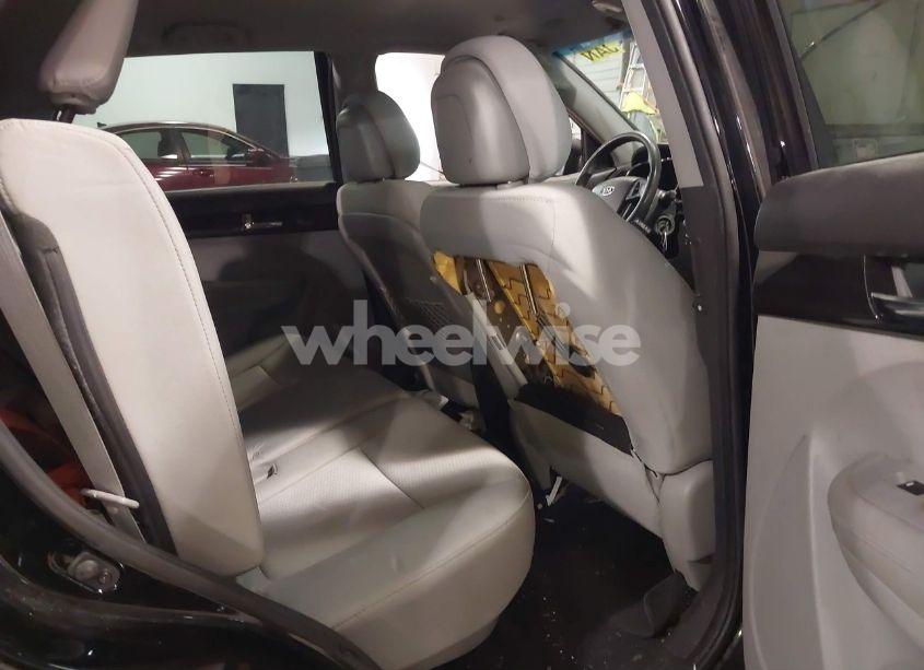 Photo 8 of 2012 Kia Sorento LX (VIN 5XYKT4A66CG276885)