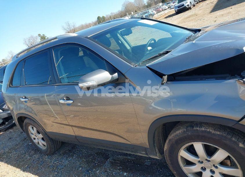 Photo 12 of 2013 Kia Sorento LX (VIN 5XYKT4A66DG357211)