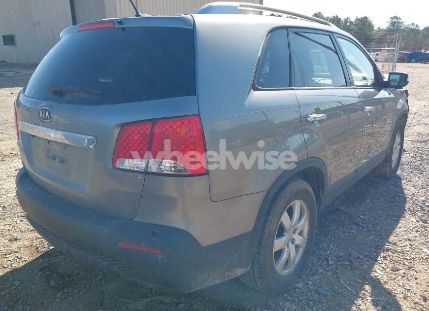 Photo 4 of 2013 Kia Sorento LX (VIN 5XYKT4A66DG357211)