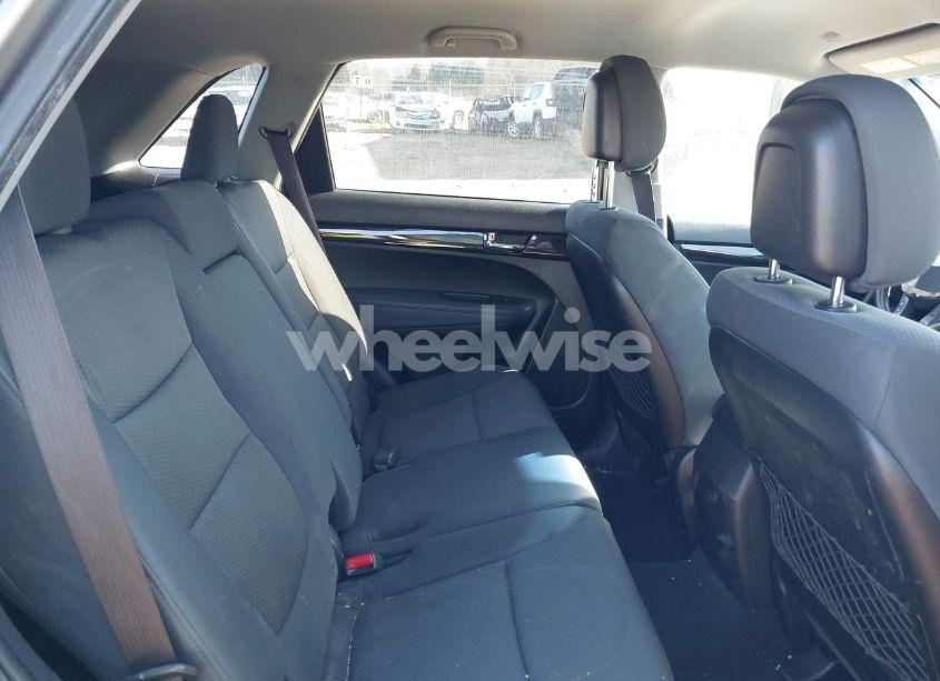 Photo 8 of 2013 Kia Sorento LX (VIN 5XYKT4A66DG357211)