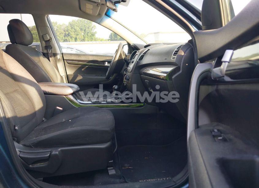 Photo 5 of 2014 Kia Sorento LX (VIN 5XYKT4A66EG425363)