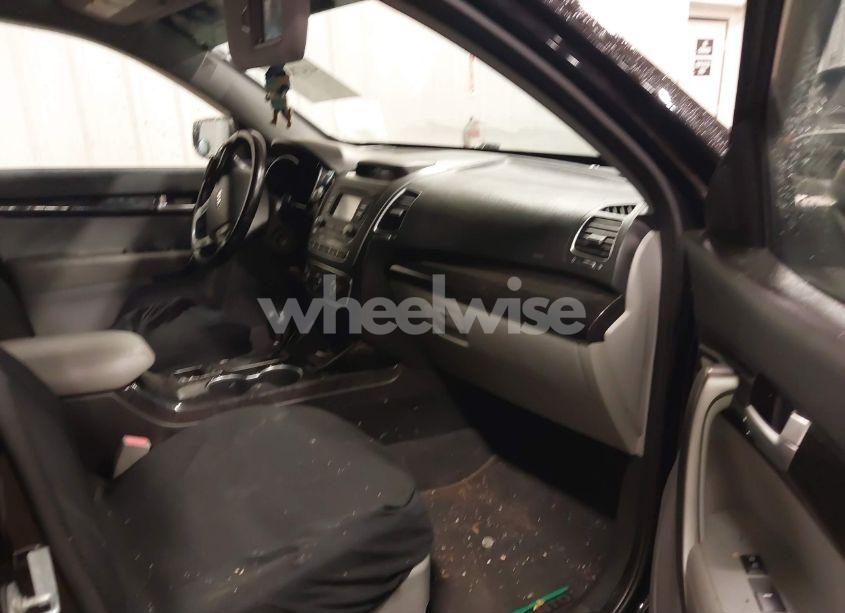 Photo 5 of 2014 Kia Sorento LX (VIN 5XYKT4A66EG492822)