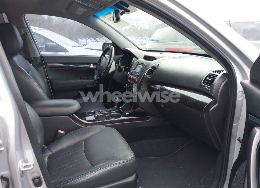 Photo 5 of 2014 Kia Sorento LX (VIN 5XYKT4A66EG499866)