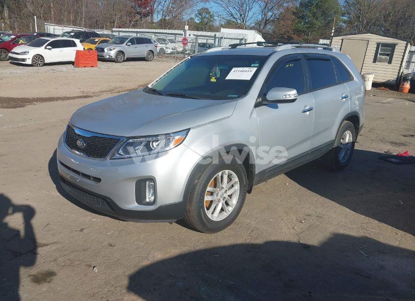 Photo 2 of 2014 Kia Sorento LX (VIN 5XYKT4A66EG500899)