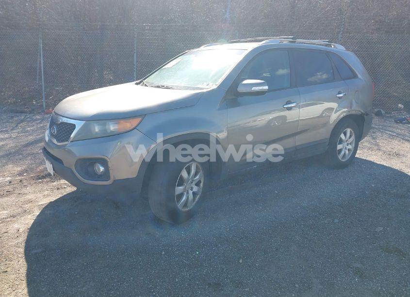 Photo 2 of 2012 Kia Sorento LX (VIN 5XYKT4A67CG191585)