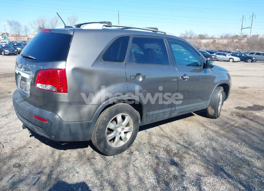 Photo 4 of 2012 Kia Sorento LX (VIN 5XYKT4A67CG191585)