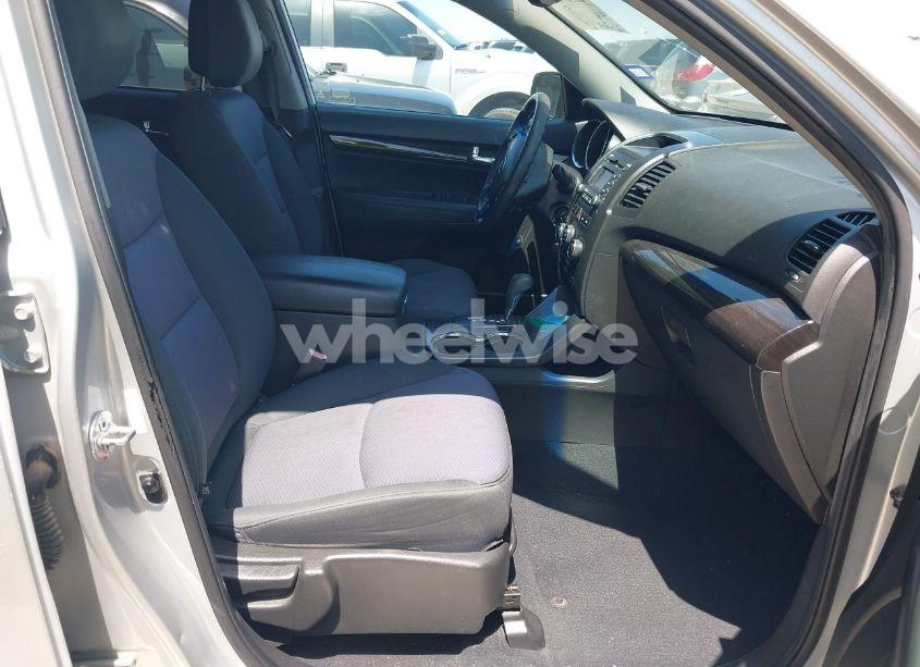 Photo 5 of 2012 Kia Sorento LX (VIN 5XYKT4A67CG231423)