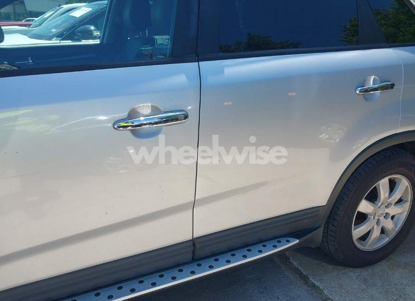 Photo 6 of 2012 Kia Sorento LX (VIN 5XYKT4A67CG231423)