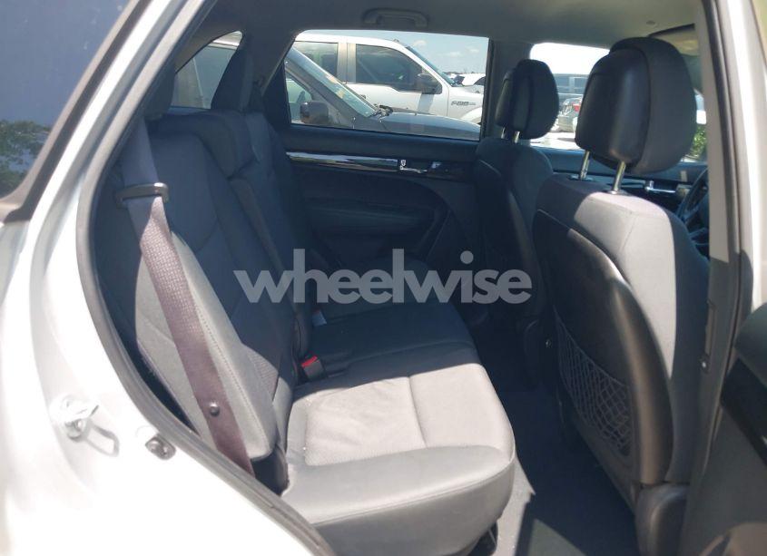Photo 8 of 2012 Kia Sorento LX (VIN 5XYKT4A67CG231423)