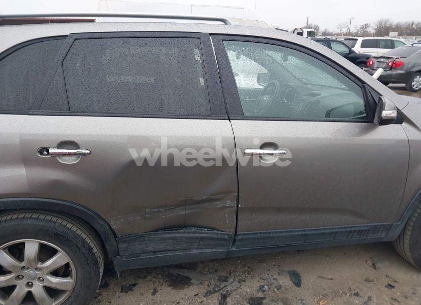 Photo 13 of 2012 Kia Sorento LX (VIN 5XYKT4A67CG238663)