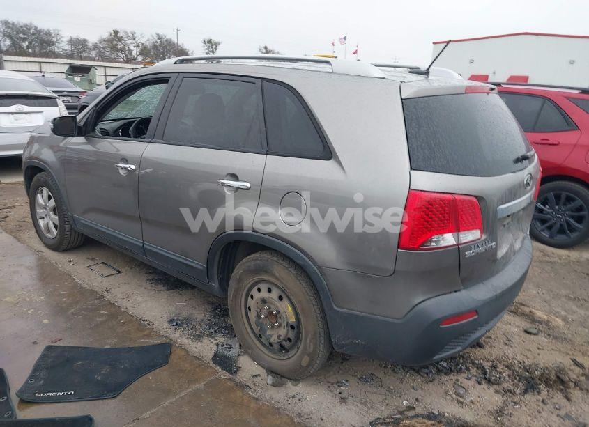Photo 3 of 2012 Kia Sorento LX (VIN 5XYKT4A67CG238663)