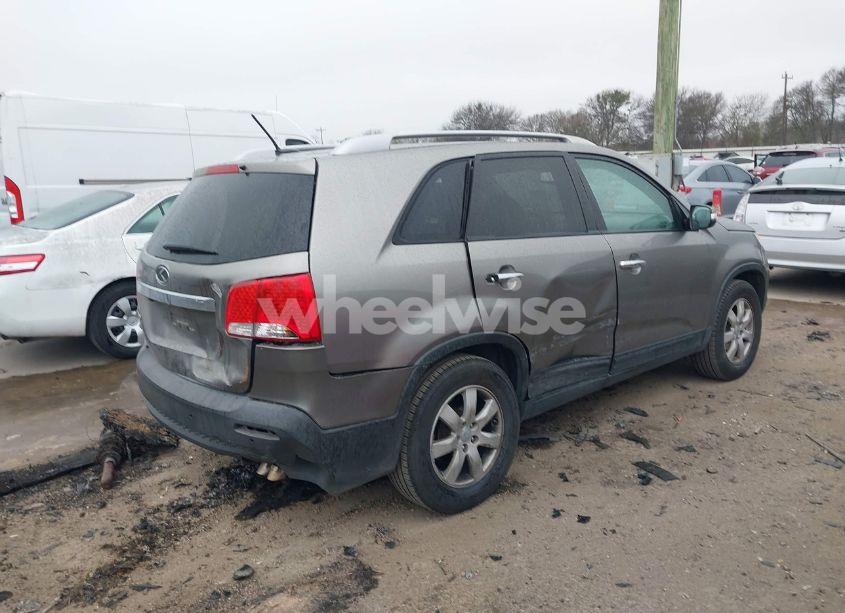 Photo 4 of 2012 Kia Sorento LX (VIN 5XYKT4A67CG238663)