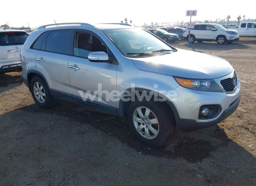 2013 Kia Sorento LX (VIN 5XYKT4A67DG358433) main photo