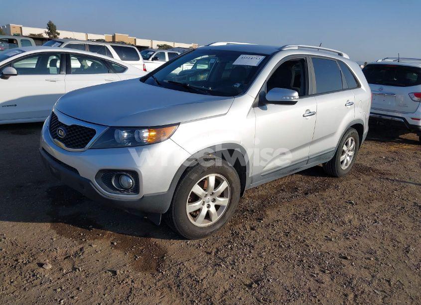 Photo 2 of 2013 Kia Sorento LX (VIN 5XYKT4A67DG358433)