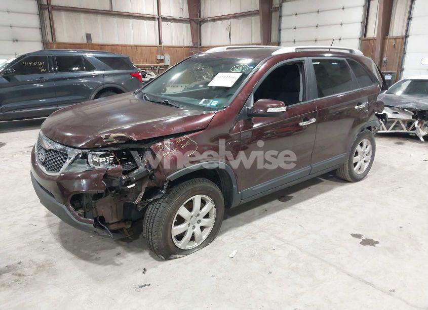 Photo 2 of 2013 Kia Sorento LX (VIN 5XYKT4A67DG372610)