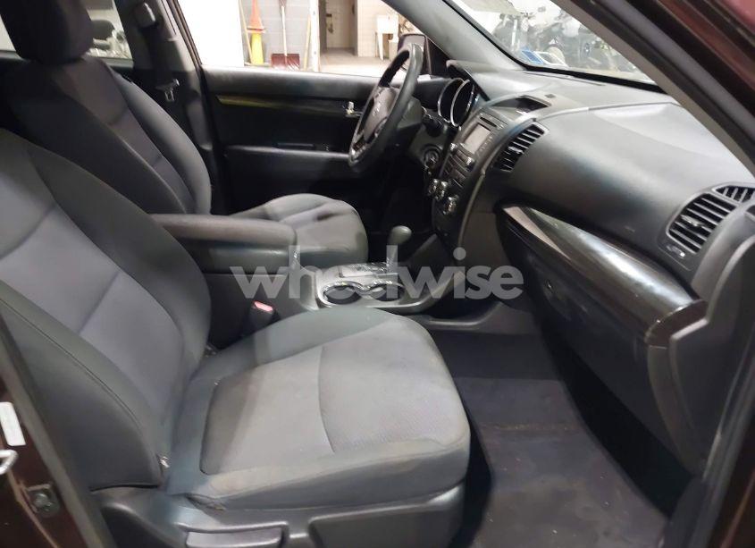 Photo 5 of 2013 Kia Sorento LX (VIN 5XYKT4A67DG372610)