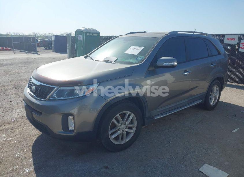 Photo 2 of 2014 Kia Sorento LX (VIN 5XYKT4A67EG469033)