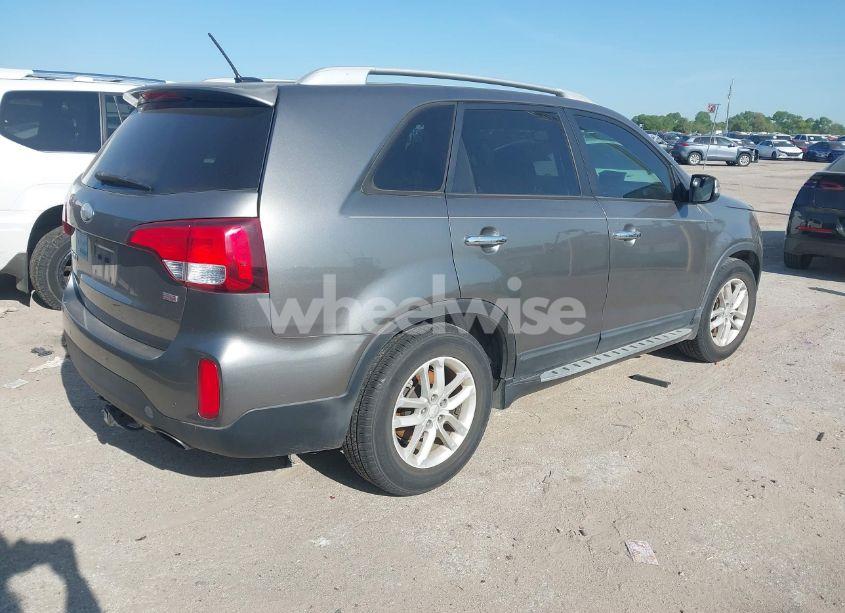 Photo 4 of 2014 Kia Sorento LX (VIN 5XYKT4A67EG469033)