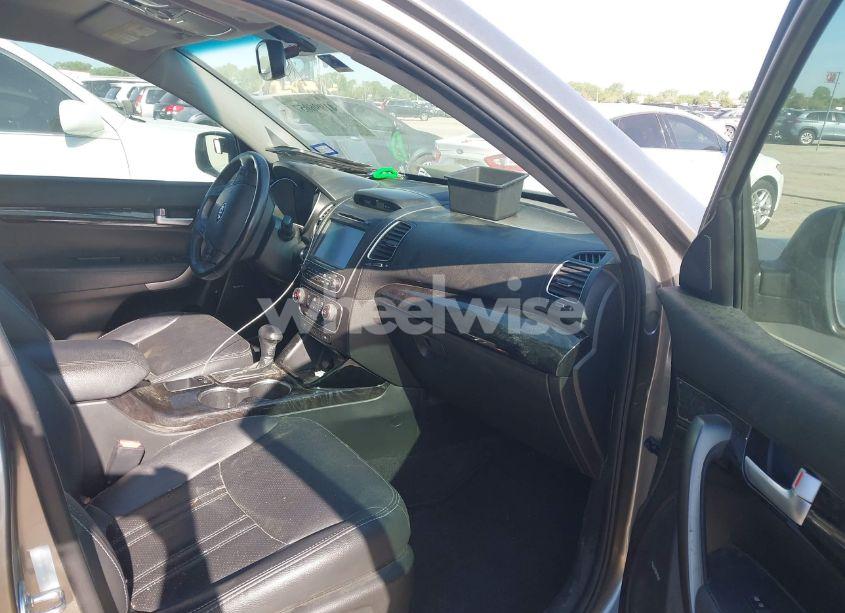 Photo 5 of 2014 Kia Sorento LX (VIN 5XYKT4A67EG469033)