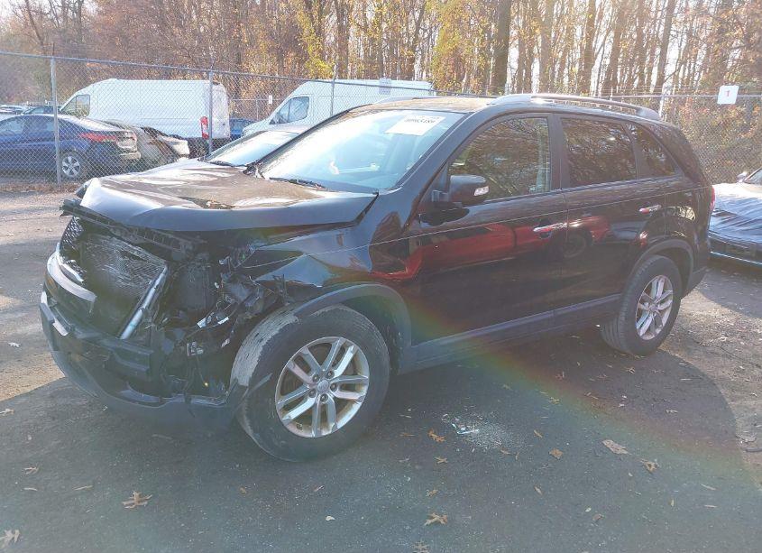 Photo 2 of 2014 Kia Sorento LX (VIN 5XYKT4A67EG482624)