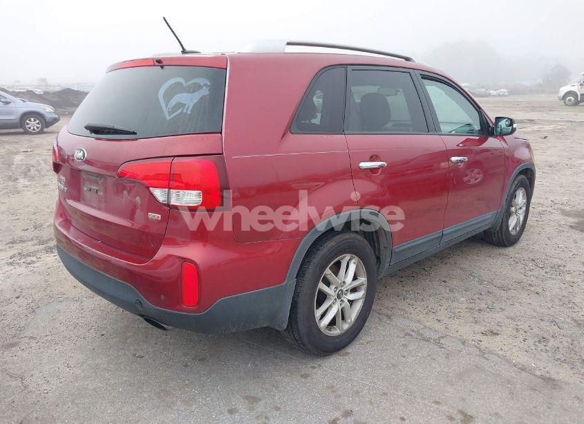 Photo 4 of 2014 Kia Sorento LX (VIN 5XYKT4A67EG501883)