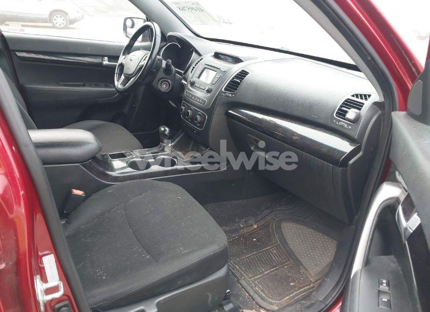 Photo 5 of 2014 Kia Sorento LX (VIN 5XYKT4A67EG501883)