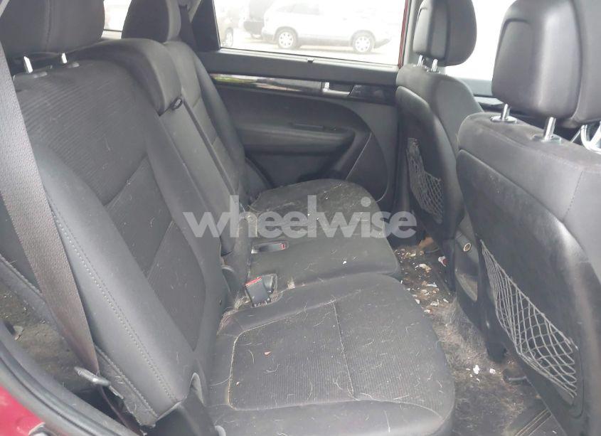 Photo 8 of 2014 Kia Sorento LX (VIN 5XYKT4A67EG501883)