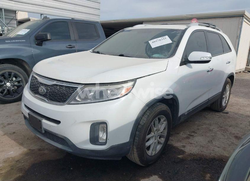 Photo 2 of 2014 Kia Sorento LX (VIN 5XYKT4A67EG511958)