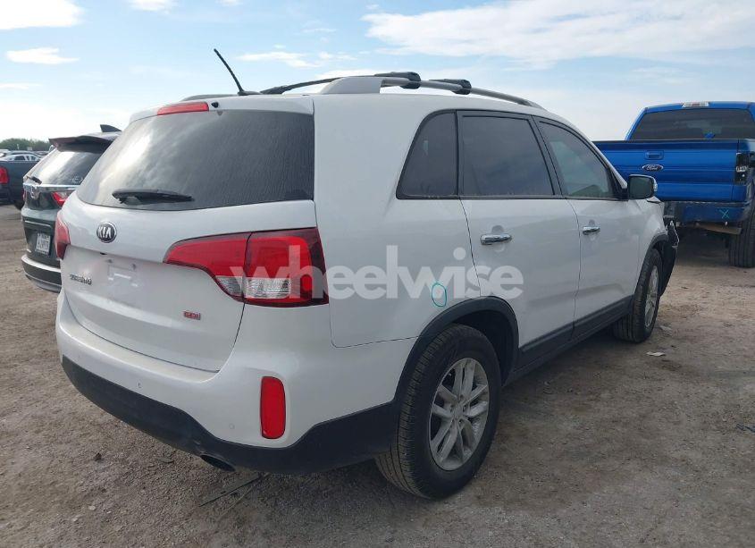Photo 4 of 2014 Kia Sorento LX (VIN 5XYKT4A67EG511958)