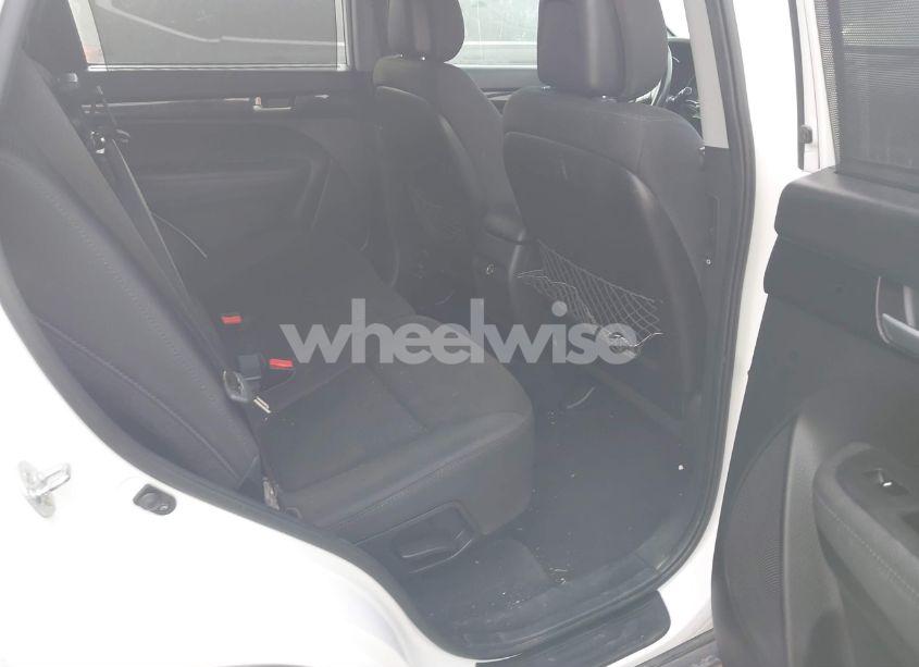 Photo 8 of 2014 Kia Sorento LX (VIN 5XYKT4A67EG511958)