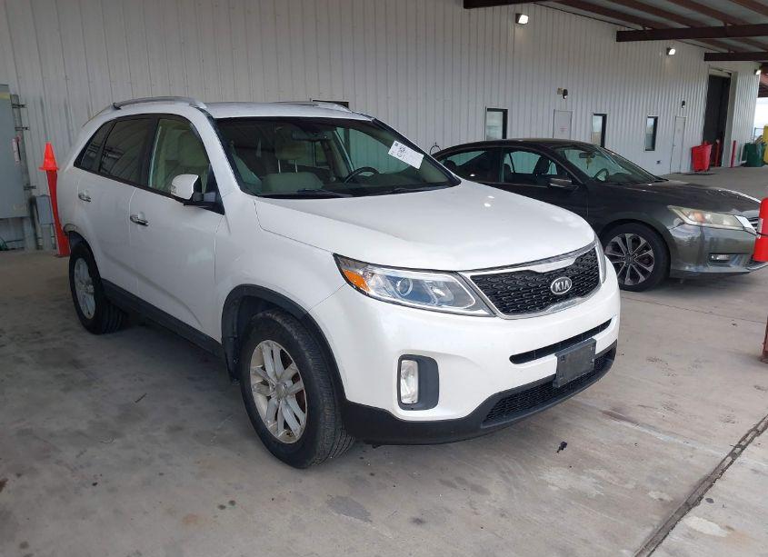2015 Kia Sorento LX (VIN 5XYKT4A67FG562183) main photo