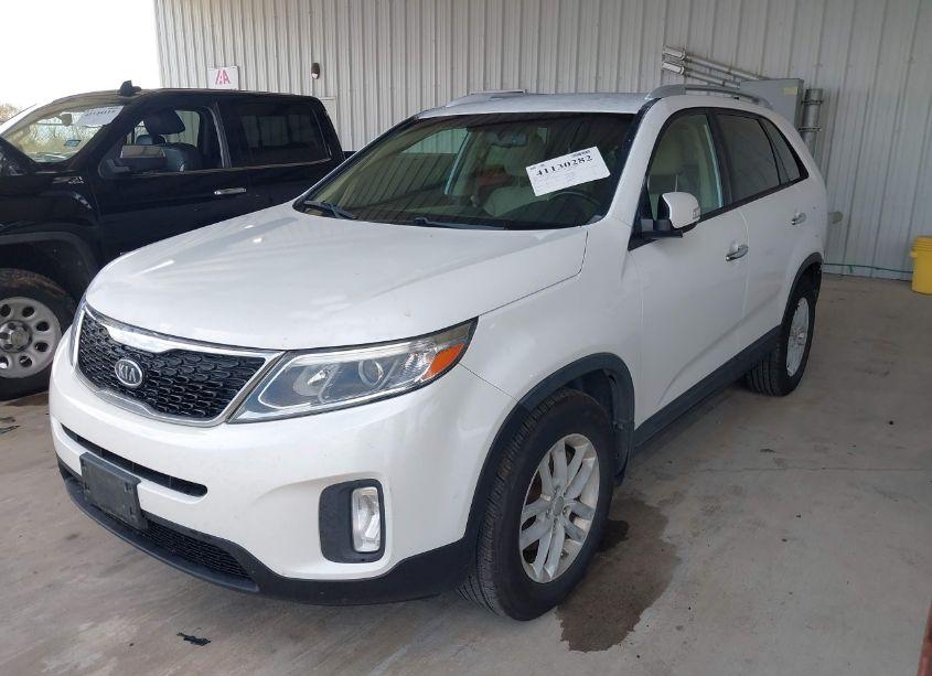 Photo 2 of 2015 Kia Sorento LX (VIN 5XYKT4A67FG562183)
