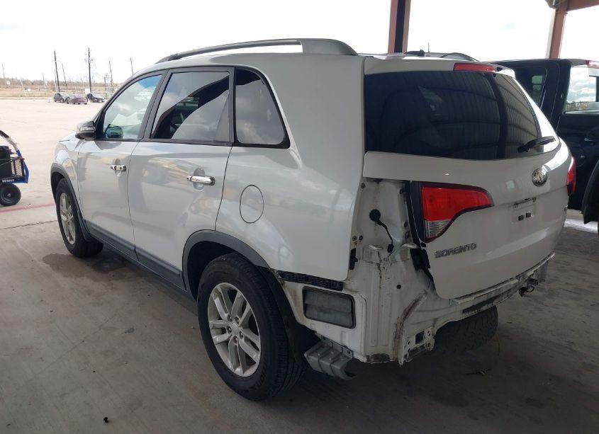 Photo 3 of 2015 Kia Sorento LX (VIN 5XYKT4A67FG562183)