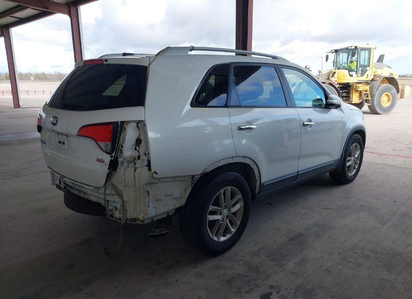 Photo 4 of 2015 Kia Sorento LX (VIN 5XYKT4A67FG562183)
