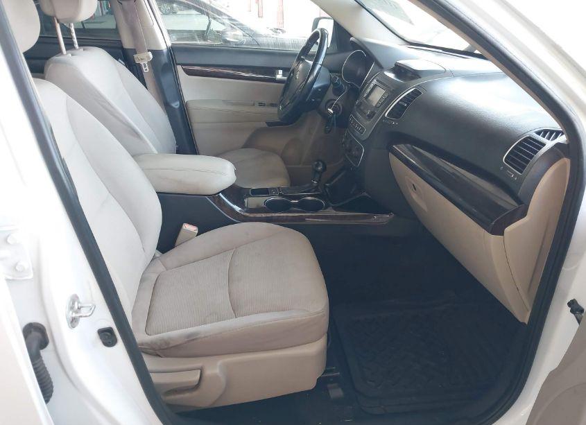 Photo 5 of 2015 Kia Sorento LX (VIN 5XYKT4A67FG562183)