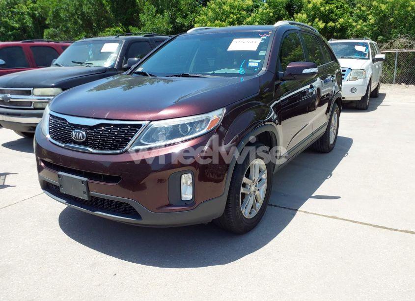 Photo 2 of 2015 Kia Sorento LX (VIN 5XYKT4A67FG572776)