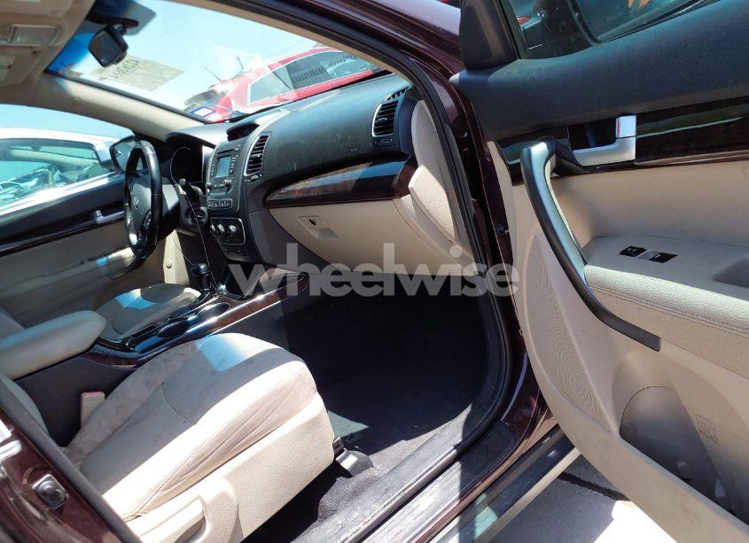 Photo 5 of 2015 Kia Sorento LX (VIN 5XYKT4A67FG572776)