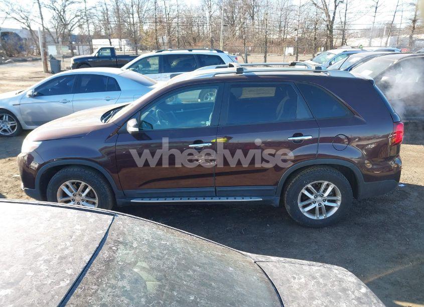 Photo 14 of 2015 Kia Sorento LX (VIN 5XYKT4A67FG578934)