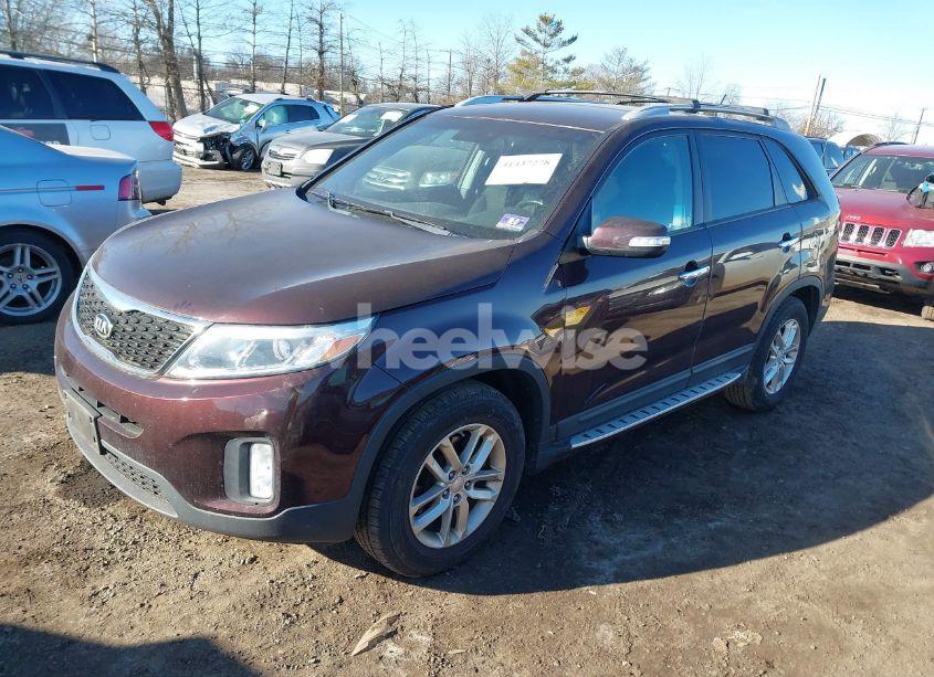 Photo 2 of 2015 Kia Sorento LX (VIN 5XYKT4A67FG578934)
