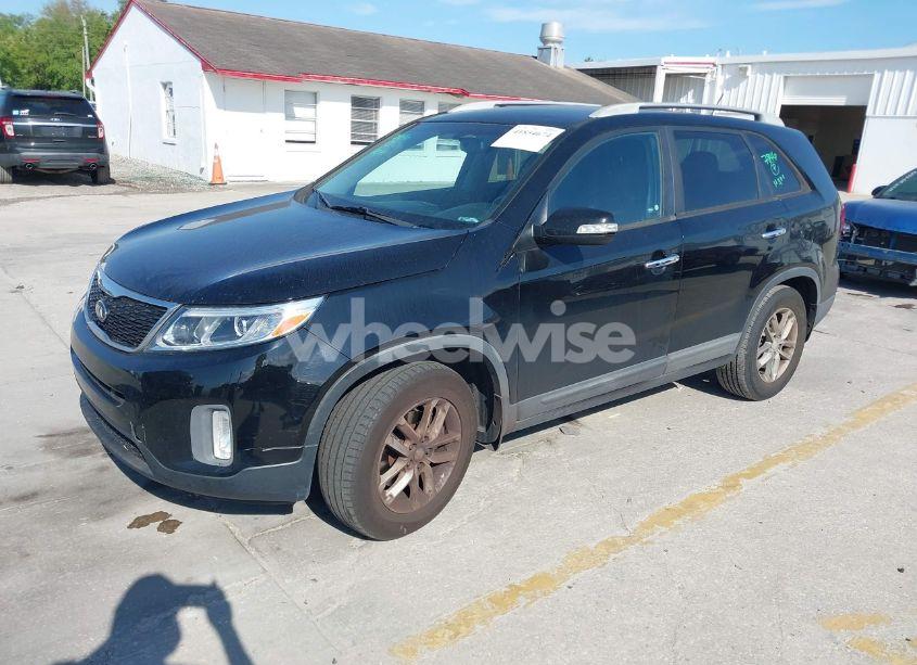 Photo 2 of 2015 Kia Sorento LX (VIN 5XYKT4A67FG632460)