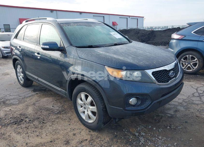 2012 Kia Sorento LX (VIN 5XYKT4A68CG197508) main photo