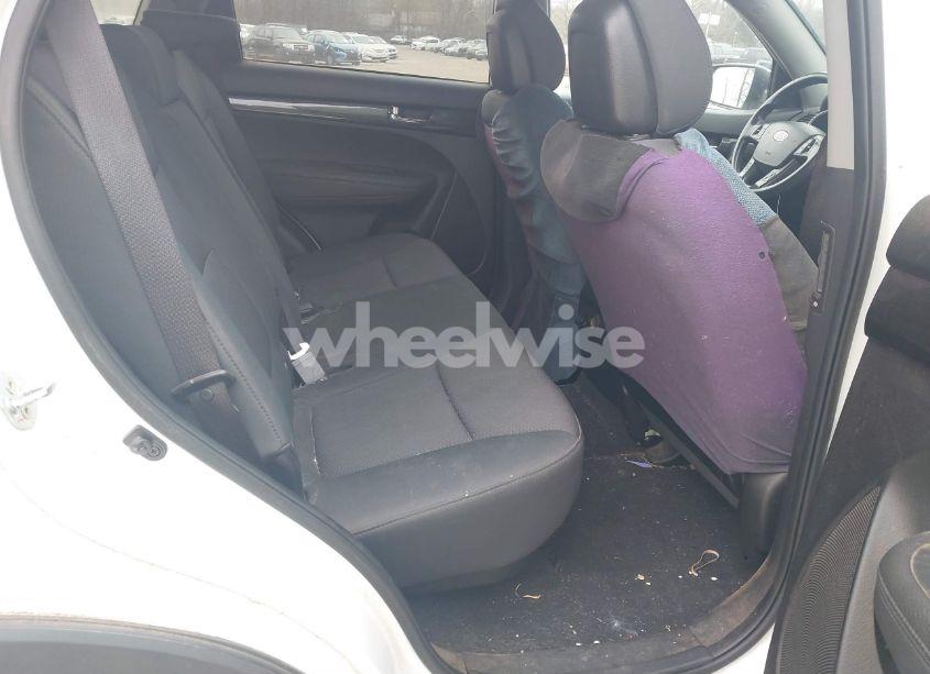 Photo 8 of 2012 Kia Sorento LX (VIN 5XYKT4A68CG237439)
