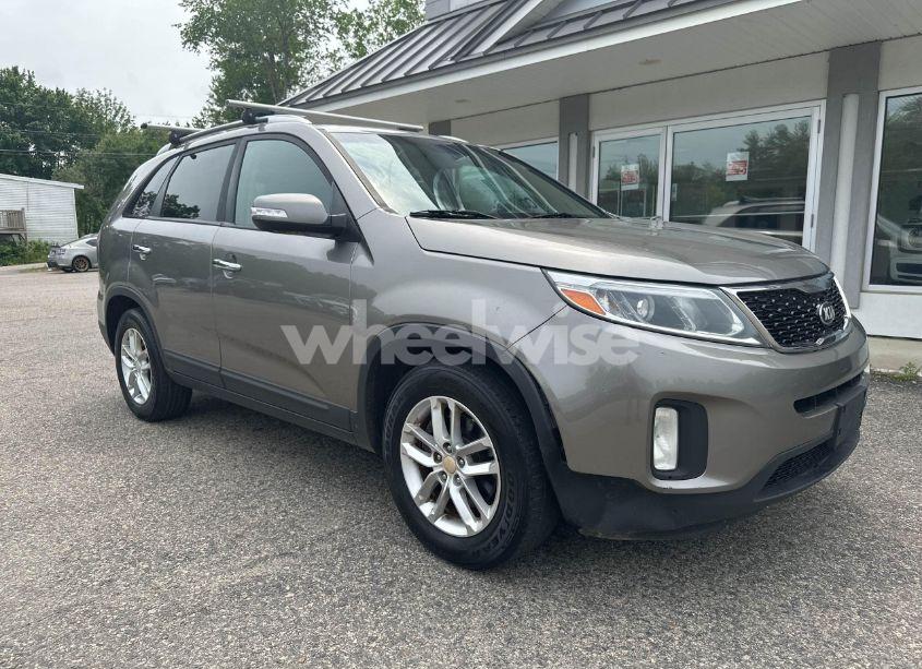 2014 Kia Sorento LX (VIN 5XYKT4A68EG429673) main photo