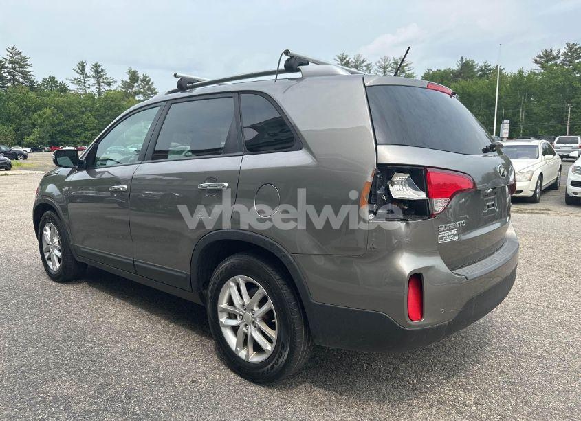 Photo 3 of 2014 Kia Sorento LX (VIN 5XYKT4A68EG429673)