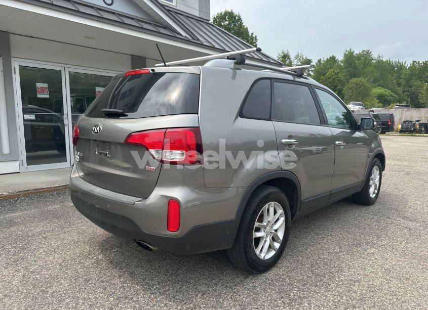 Photo 4 of 2014 Kia Sorento LX (VIN 5XYKT4A68EG429673)