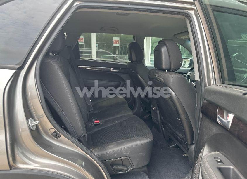 Photo 8 of 2014 Kia Sorento LX (VIN 5XYKT4A68EG429673)